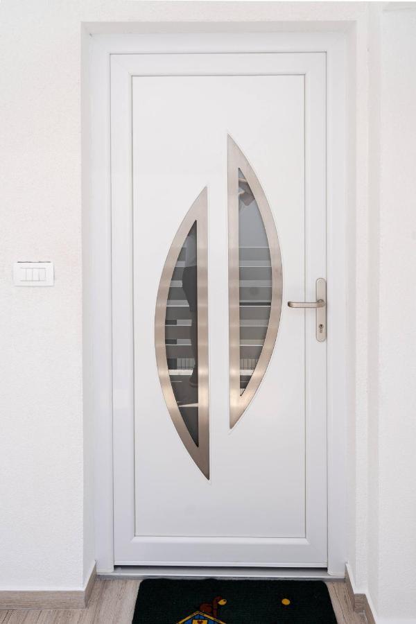 Station 22 - Brand New Apartment With A Terrace And Private Parking Vir Luaran gambar