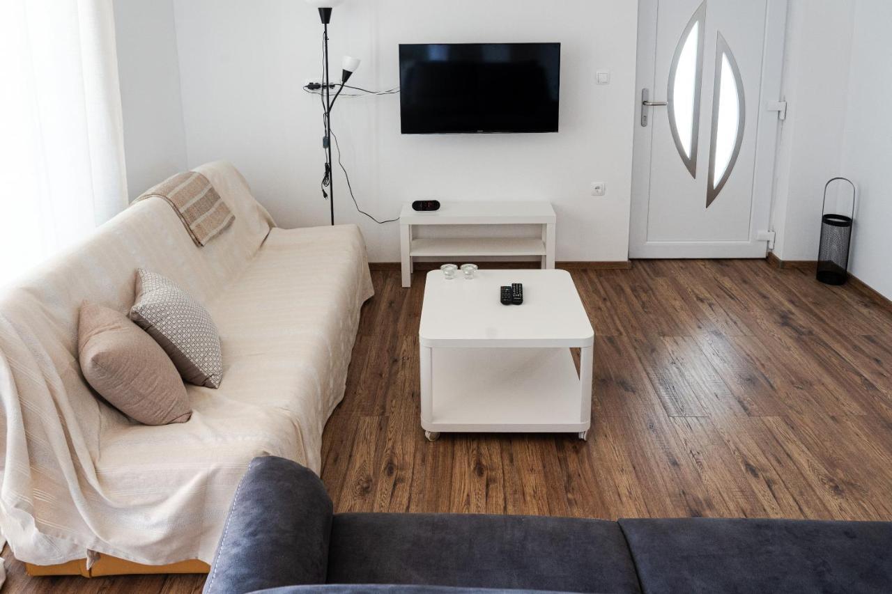 Station 22 - Brand New Apartment With A Terrace And Private Parking Vir Luaran gambar